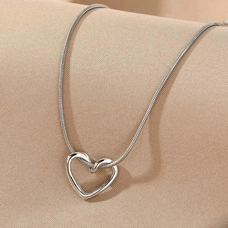 Veluna Mond & Schmetterling Halskette – Eleganter Damen Schmuck