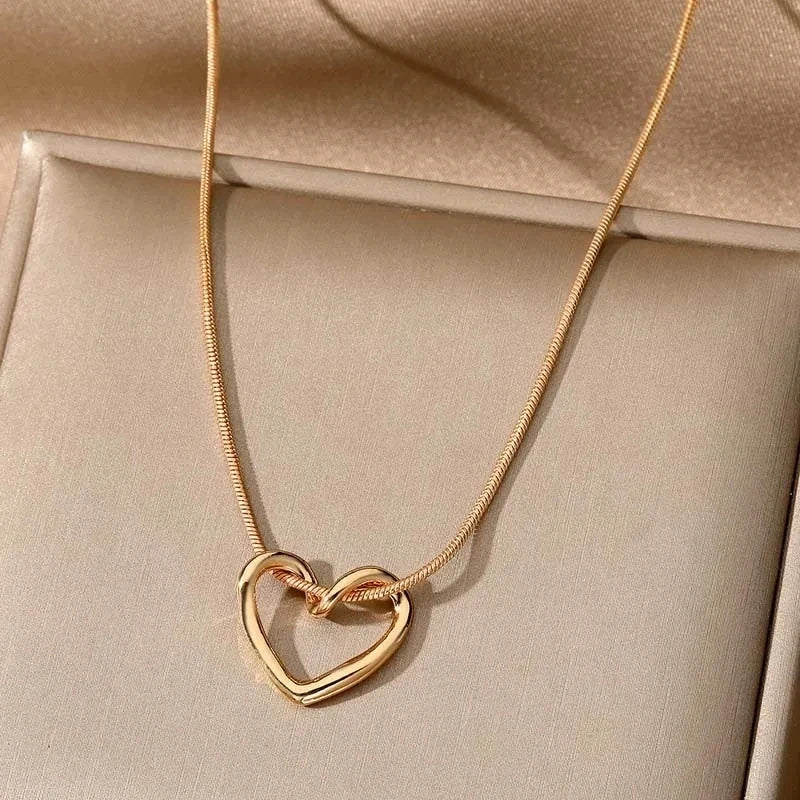 Veluna Mond & Schmetterling Halskette – Eleganter Damen Schmuck