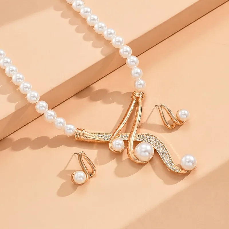 Veluna Seraphina Pearl Set – Exklusive Halskette mit passenden Ohrringen